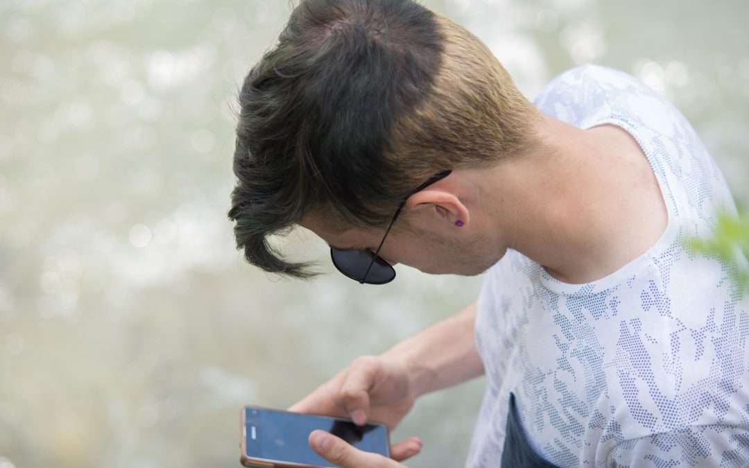 How Tech Neck Impacts Your Spinal Health